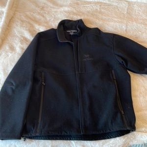 Black ARC’TERYX jacket.